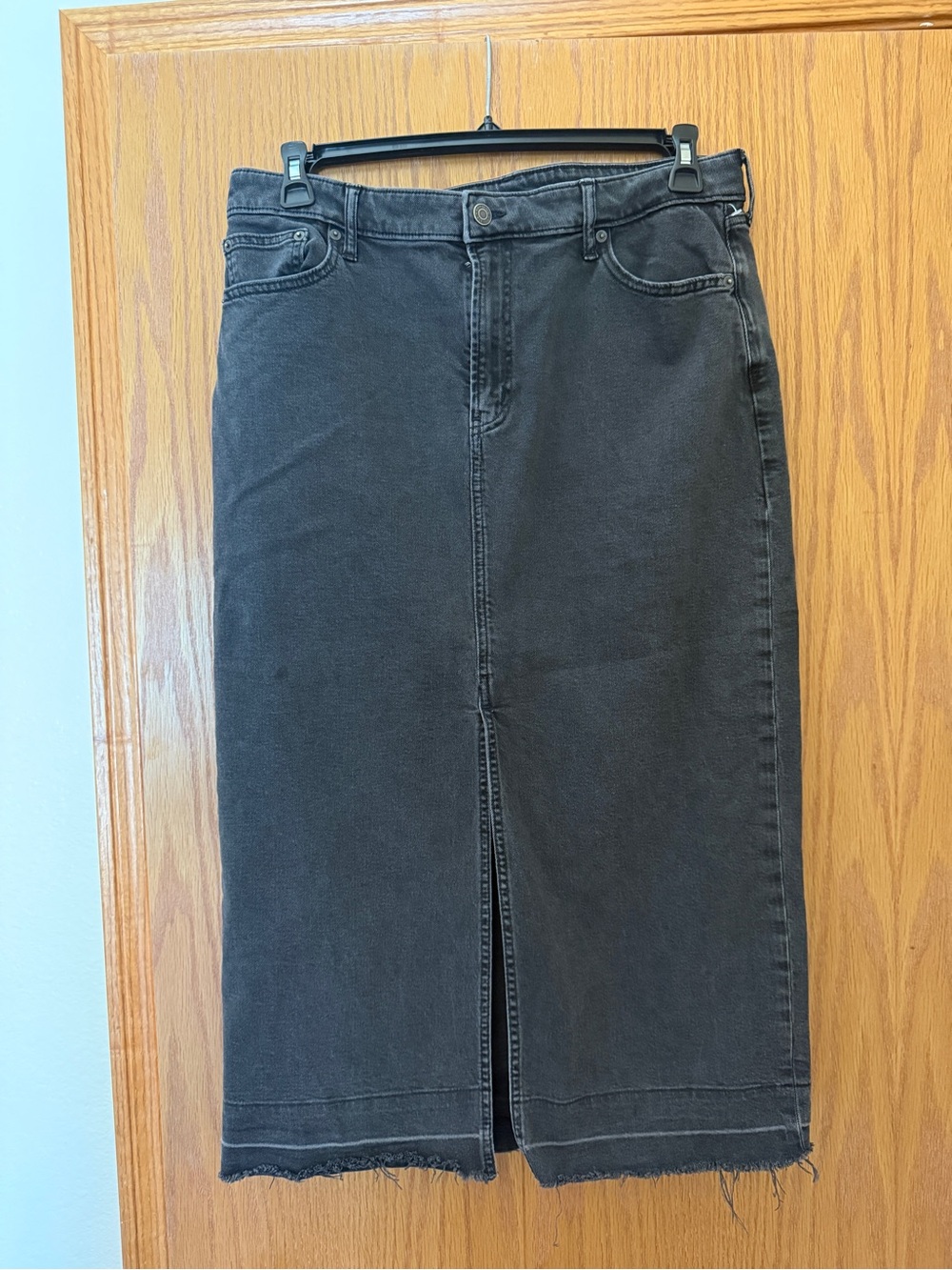 GAP Women’s Black Wash Skirt